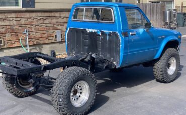 Toyota-pickup-4x4-1983-3