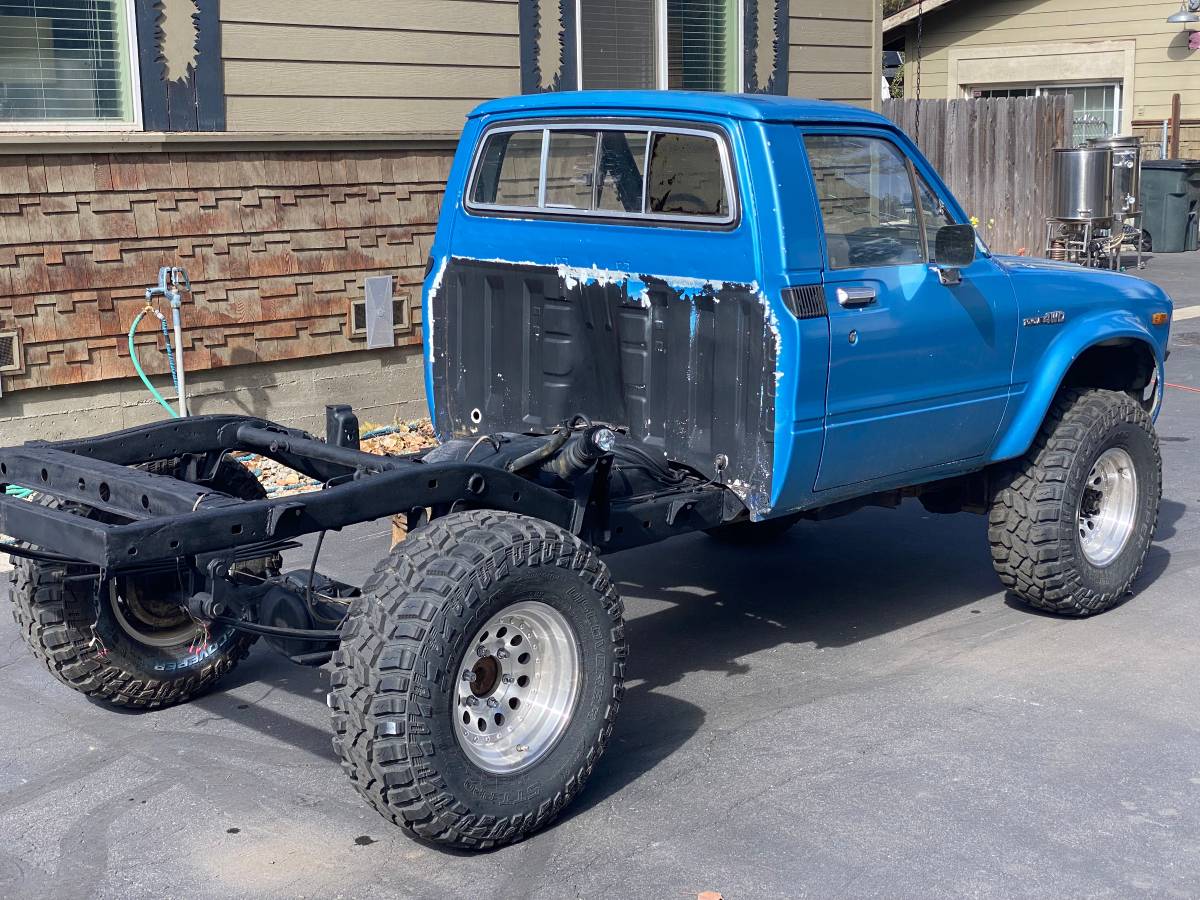 Toyota-pickup-4x4-1983-3