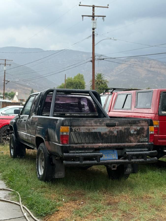 Toyota-pickup-4x4-1983-5