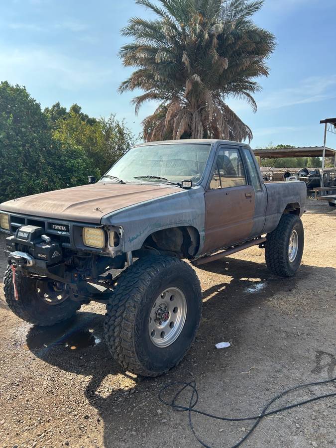 Toyota-pickup-4x4-1984-1