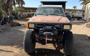 Toyota-pickup-4x4-1984-2