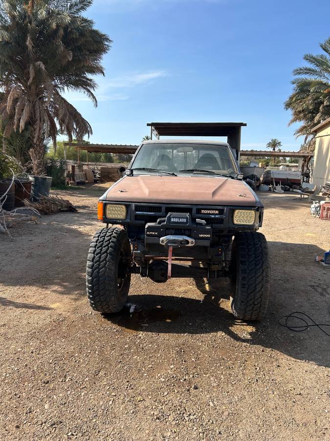 Toyota-pickup-4x4-1984-2