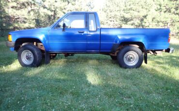 Toyota-pickup-4x4-1985-blue