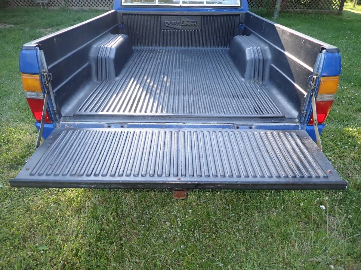 Toyota-pickup-4x4-1985-blue-4