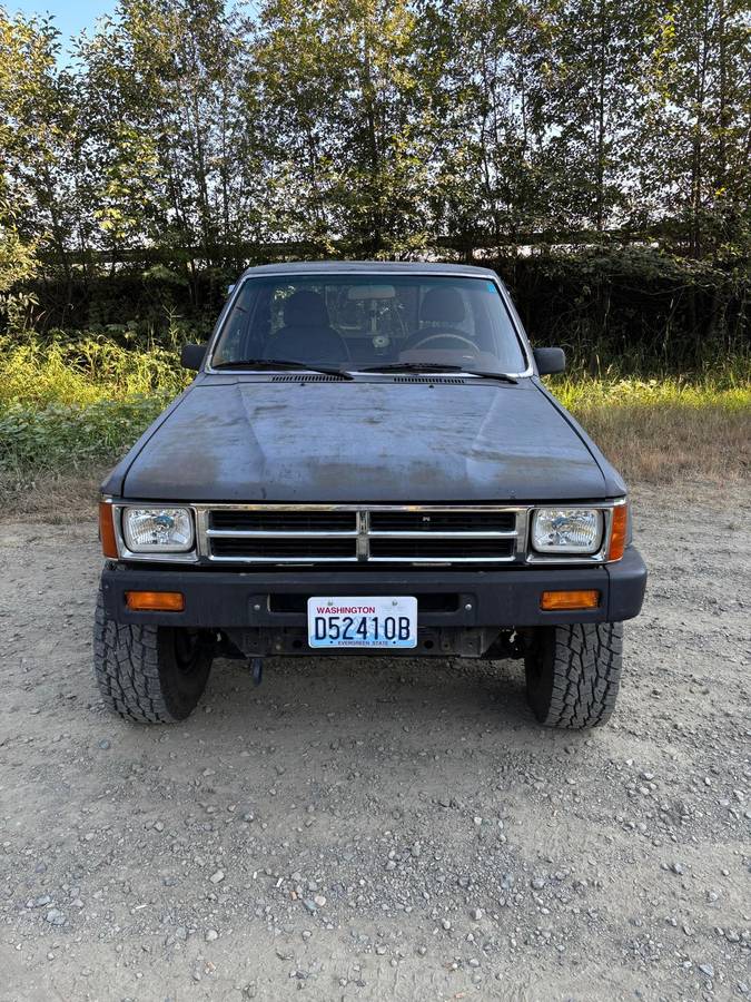 Toyota-pickup-4x4-1986-black-1