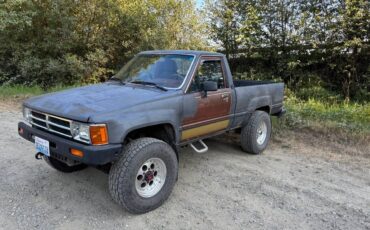 Toyota-pickup-4x4-1986-black