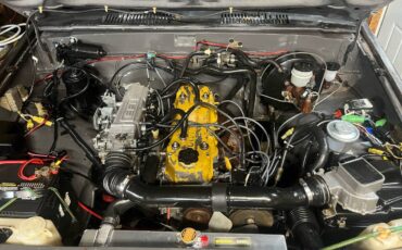 Toyota-pickup-4x4-1986-black-4