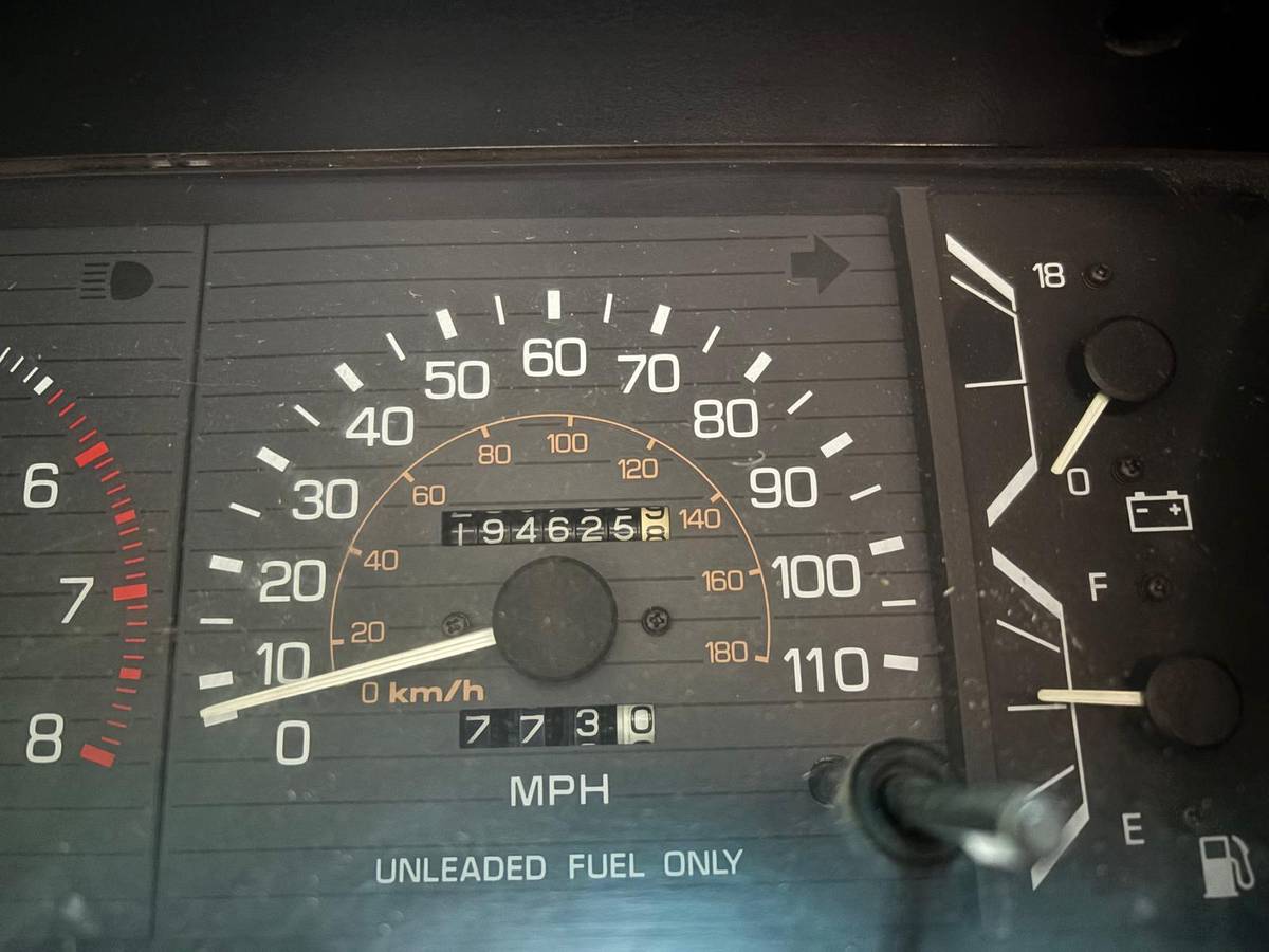 Toyota-pickup-4x4-1986-black-7