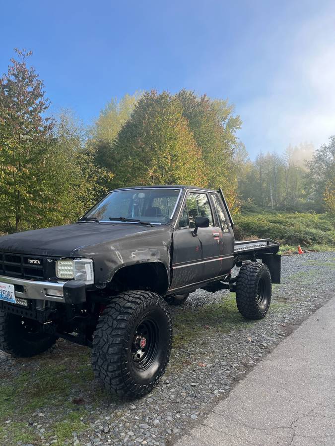 Toyota-pickup-4x4-1986-black-8