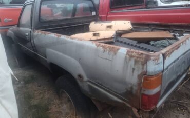 Toyota-pickup-4x4-1987-grey
