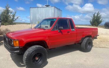 Toyota-pickup-4x4-1987-red-4