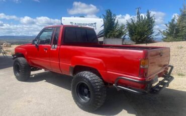 Toyota-pickup-4x4-1987-red-5