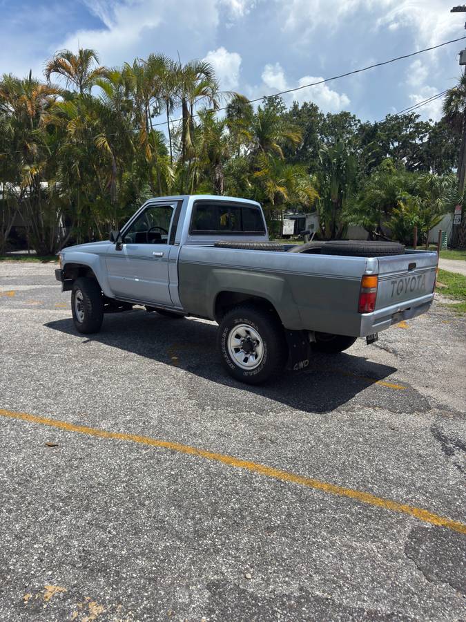 Toyota-pickup-4x4-1988-blue-5