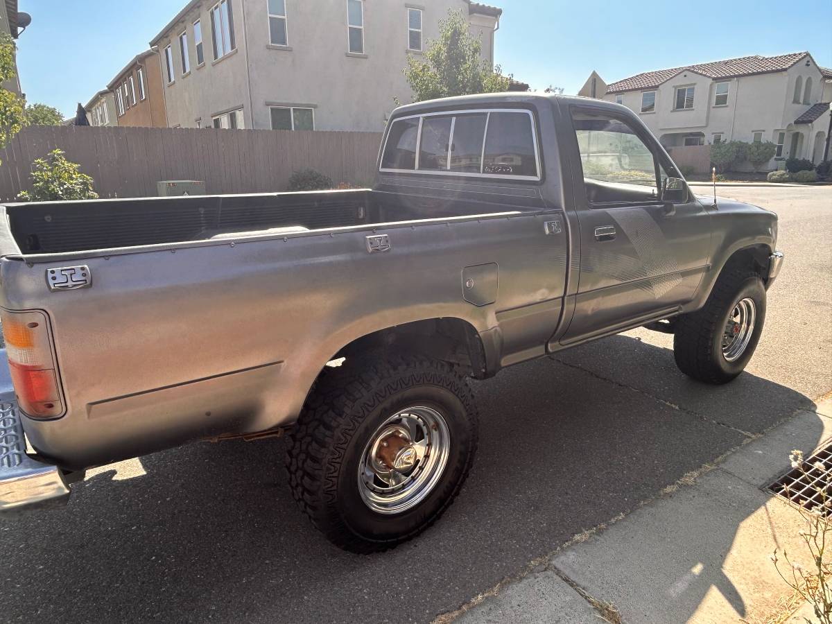 Toyota-pickup-4x4-1989-3