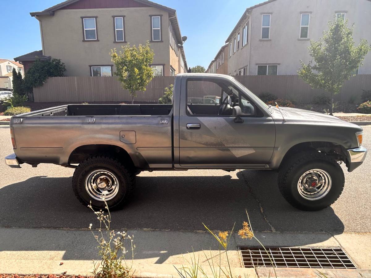 Toyota-pickup-4x4-1989-5