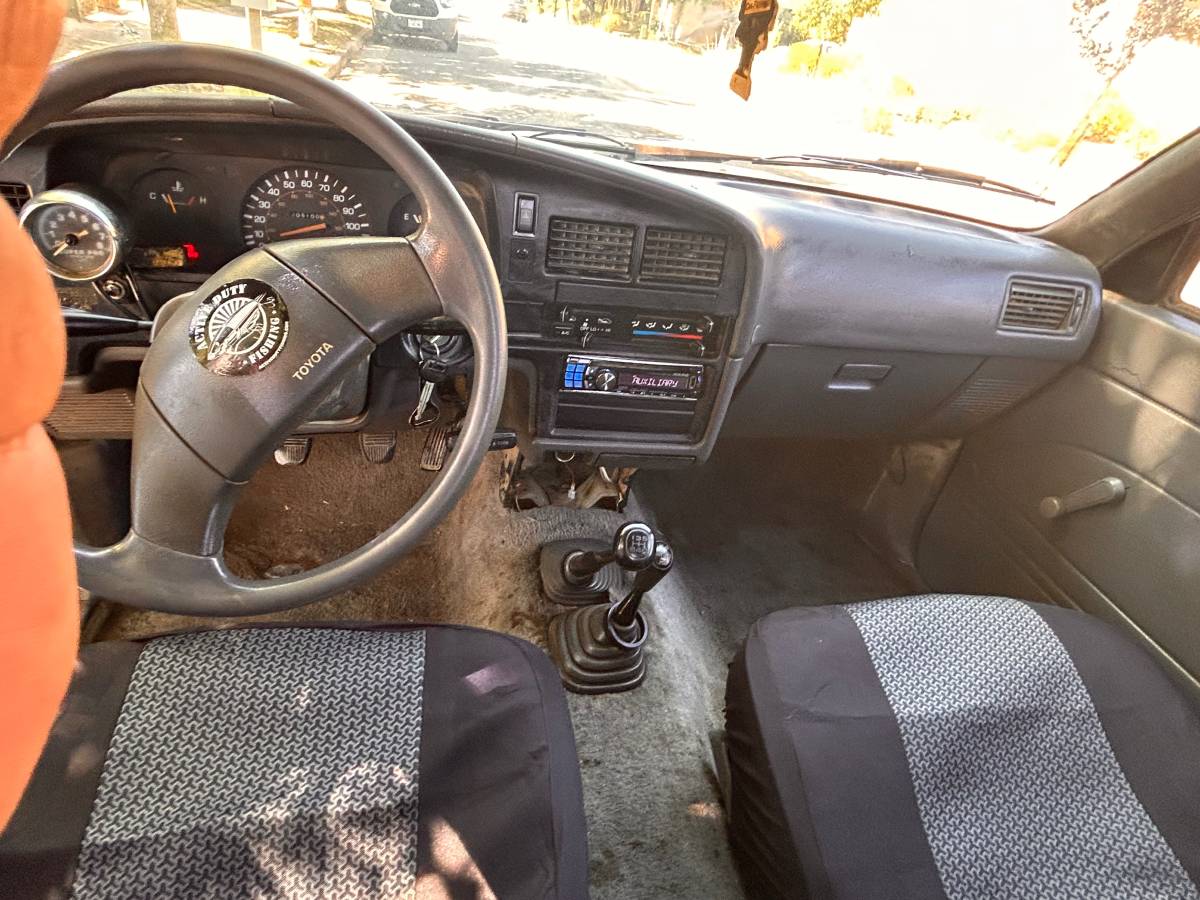 Toyota-pickup-4x4-1989-7