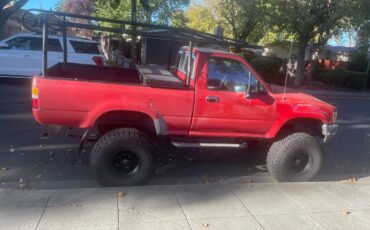 Toyota-pickup-4x4-1990-red-1