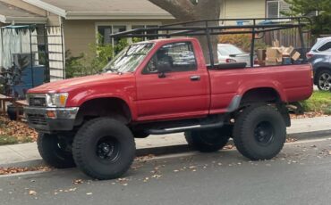Toyota-pickup-4x4-1990-red