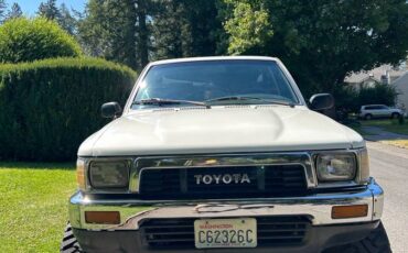 Toyota-pickup-4x4-1990-white-1