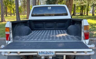 Toyota-pickup-4x4-1990-white-2