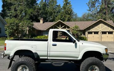 Toyota-pickup-4x4-1990-white