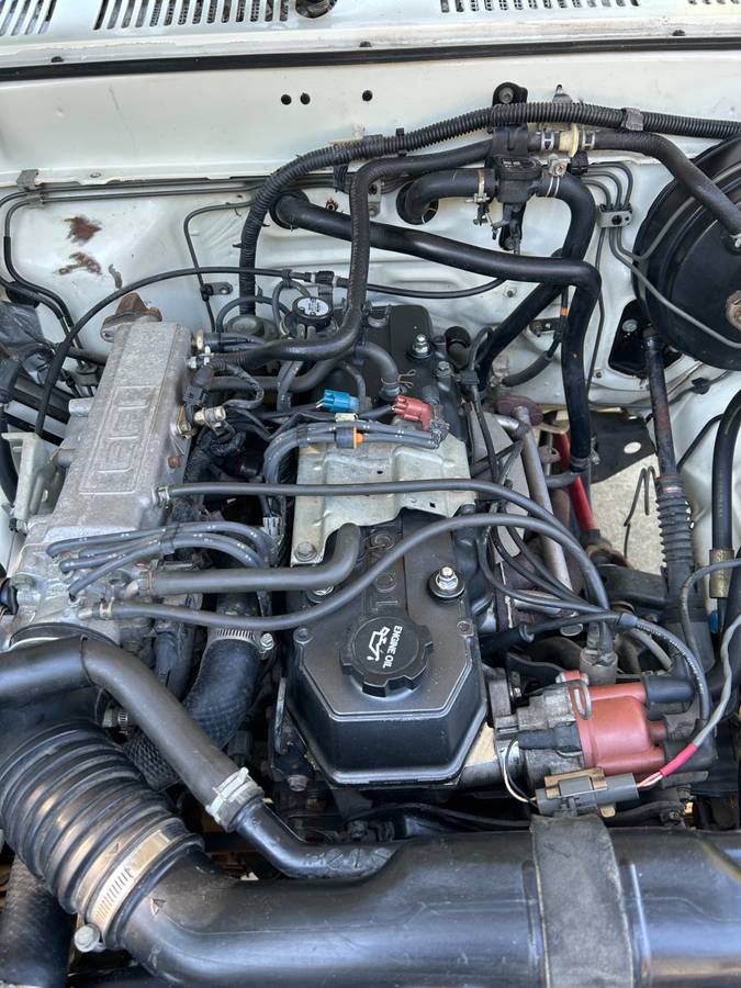 Toyota-pickup-4x4-1990-white-4