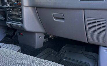 Toyota-pickup-4x4-1990-white-7