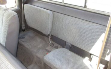 Toyota-pickup-deluxe-1990-silver-65