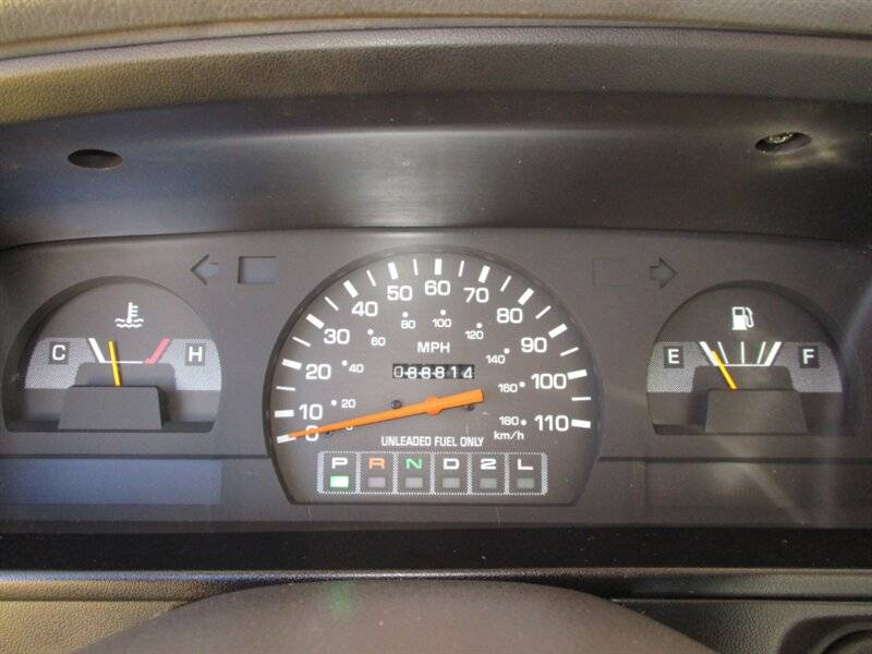 Toyota-pickup-deluxe-1992-green-14