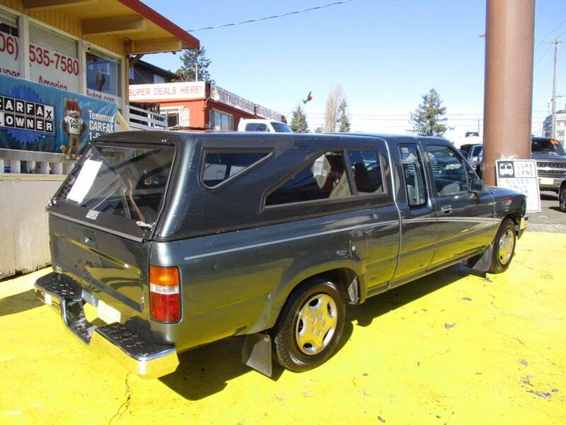 Toyota-pickup-deluxe-1992-green-2