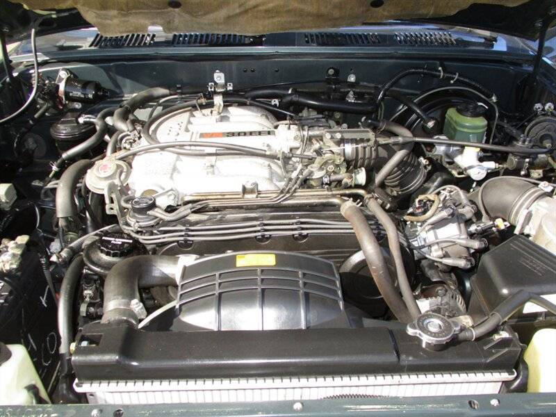 Toyota-pickup-deluxe-1992-green-22