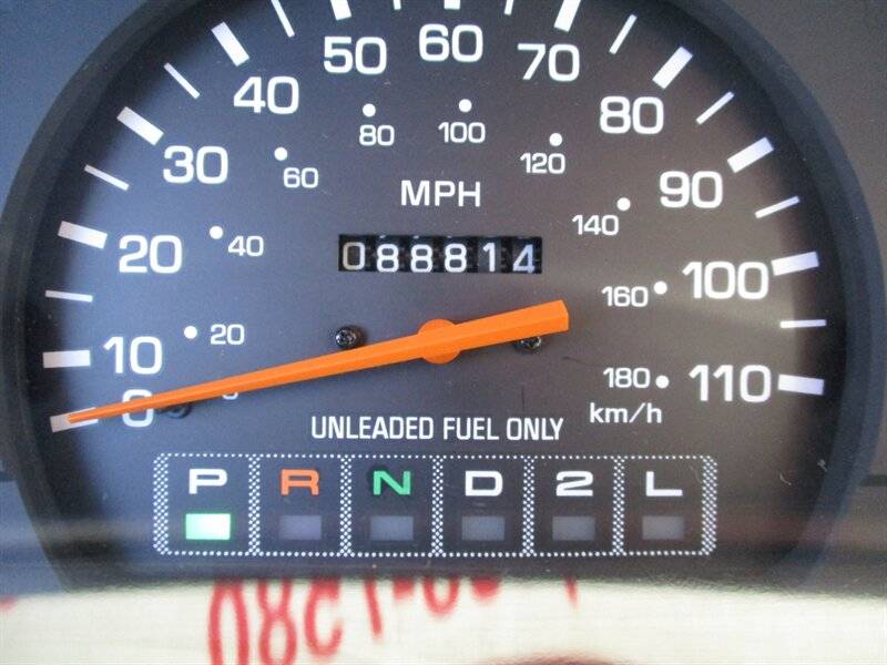 Toyota-pickup-deluxe-1992-green-43