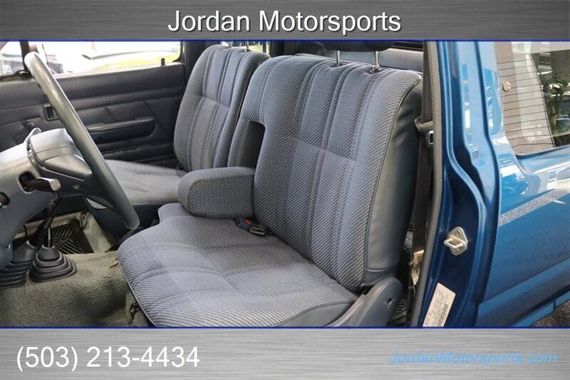 Toyota-pickup-dx-v6-1994-blue-688
