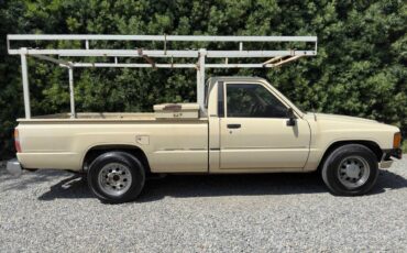 Toyota-pickup-truck-1985-yellow-11