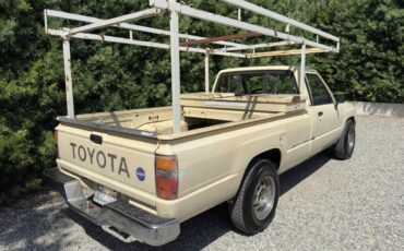 Toyota-pickup-truck-1985-yellow-4