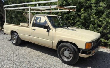 Toyota-pickup-truck-1985-yellow-6