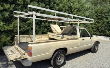 Toyota-pickup-truck-1985-yellow-7