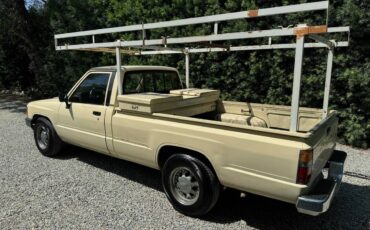 Toyota-pickup-truck-1985-yellow-8