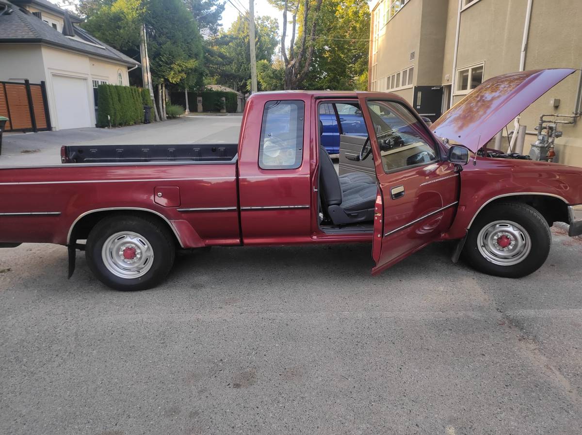 Toyota-pickup-truck-1989-red-11