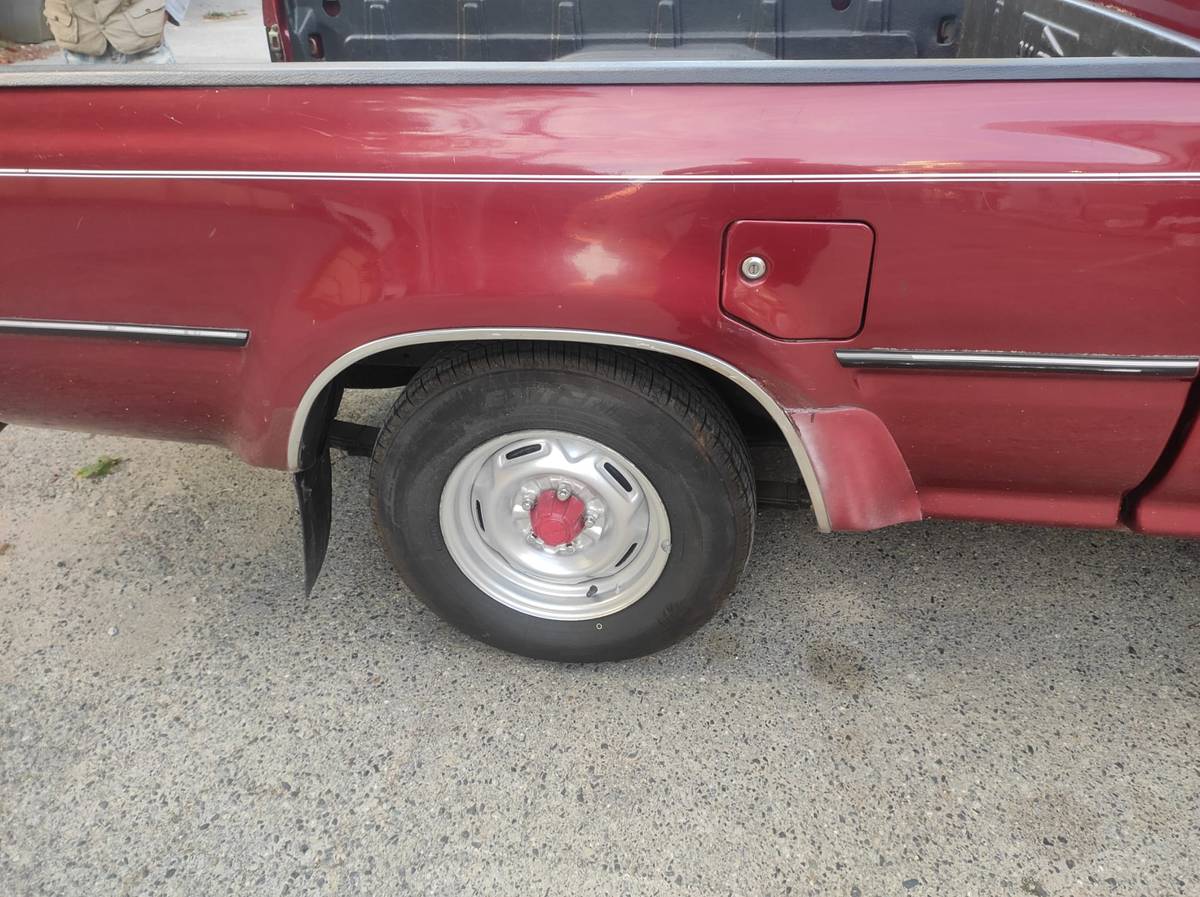 Toyota-pickup-truck-1989-red-12