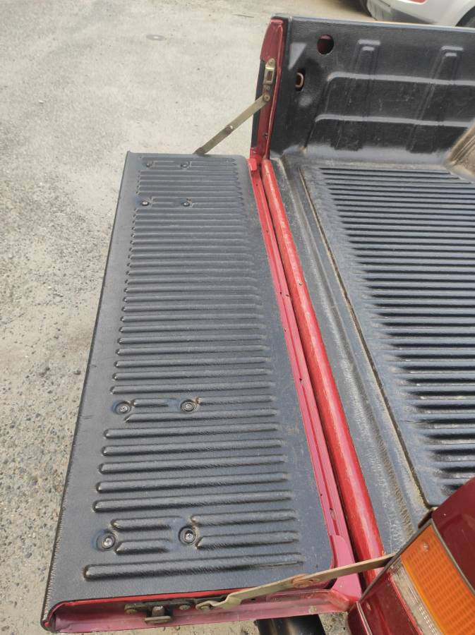 Toyota-pickup-truck-1989-red-13
