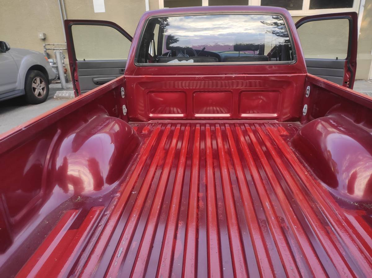 Toyota-pickup-truck-1989-red-15