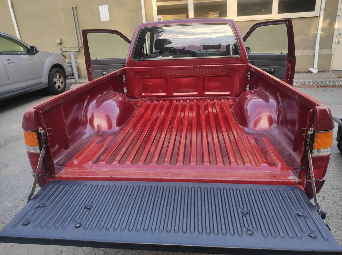 Toyota-pickup-truck-1989-red-17