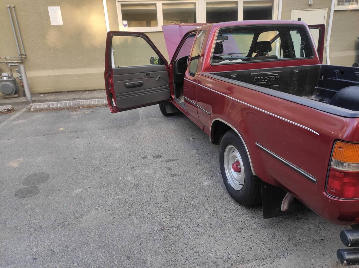 Toyota-pickup-truck-1989-red-4