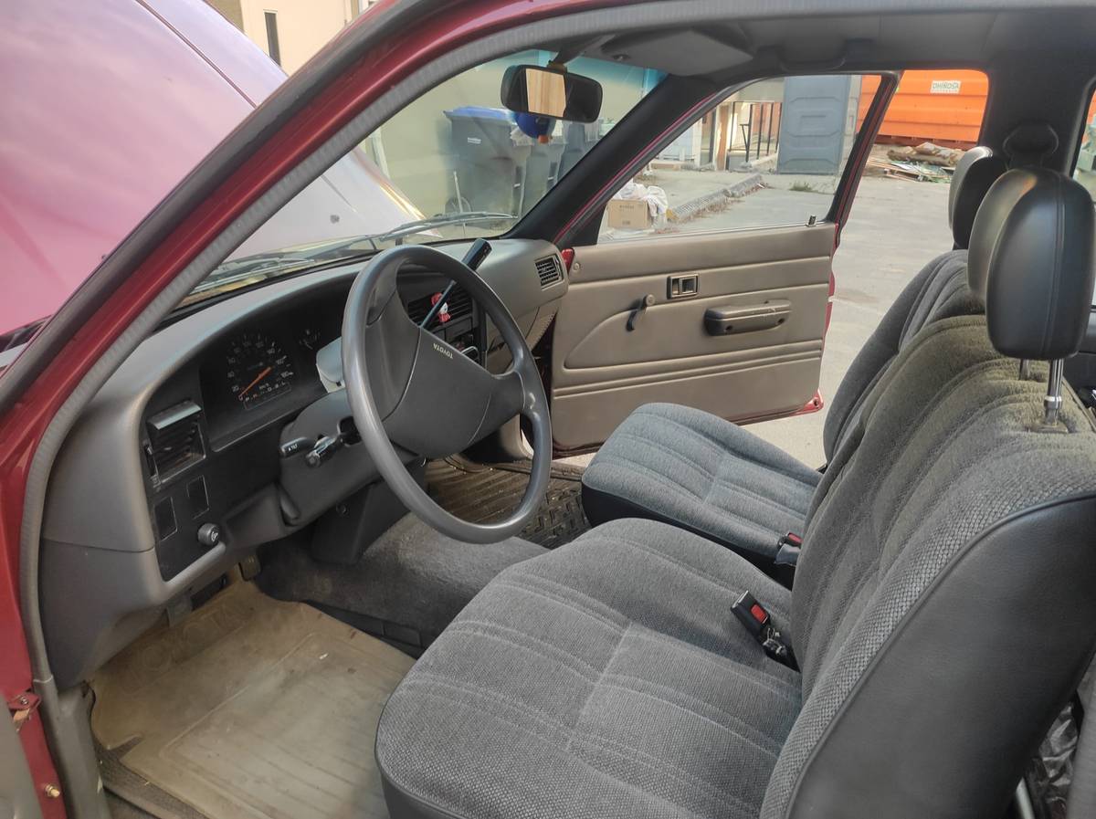 Toyota-pickup-truck-1989-red-5