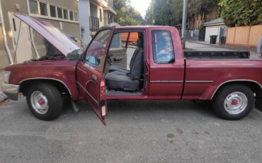 Toyota-pickup-truck-1989-red-7