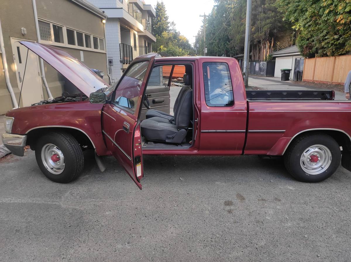 Toyota-pickup-truck-1989-red-7