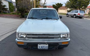 Toyota-pickup-truck-1991-white-1