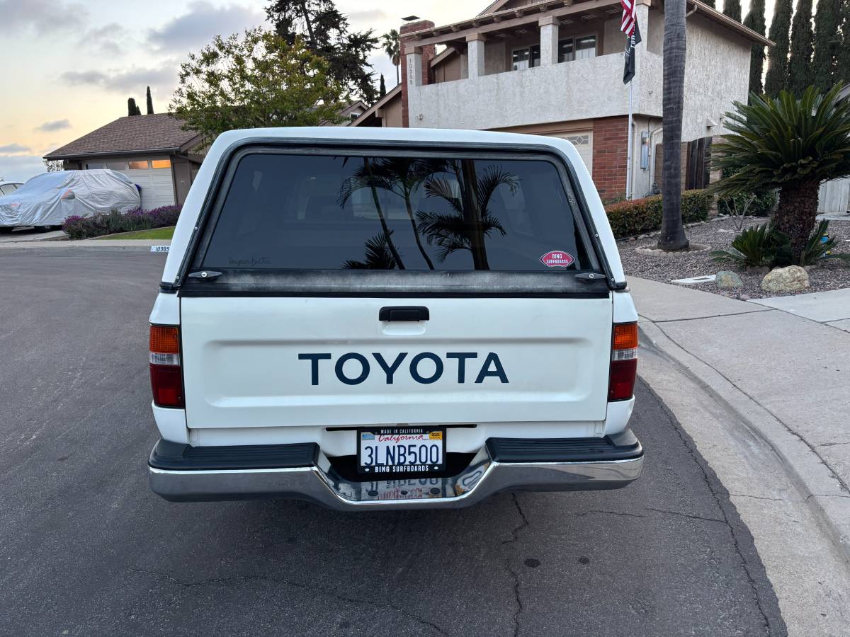 Toyota-pickup-truck-1991-white-3