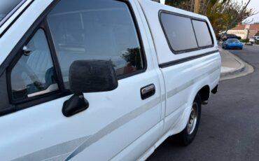 Toyota-pickup-truck-1991-white-4